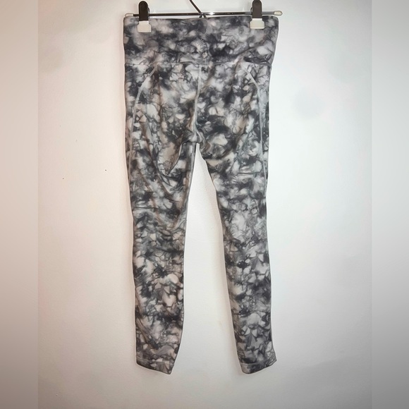 Athleta tie dye powervita salutation leggings - Picture 3 of 3